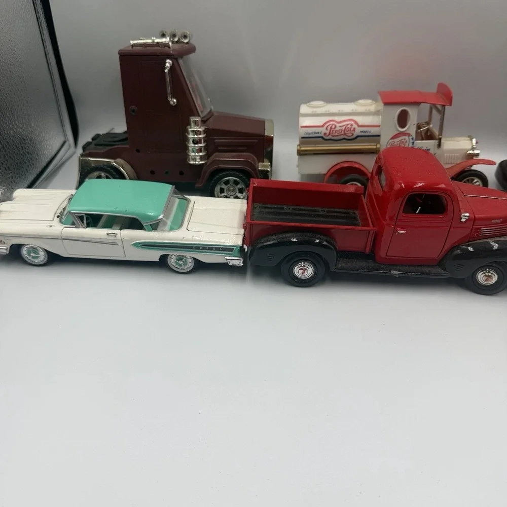 Vintage Model Cars/Trucks Lot For Parts Repair Or Restore READ DESCRIPTION
